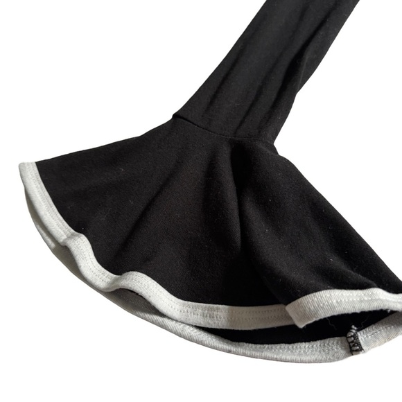 QEARAL BLACK CREWNECK FITTED LONG SLEEVE TOP WITH BELL SLEEVES SIZE S - Picture 4 of 7